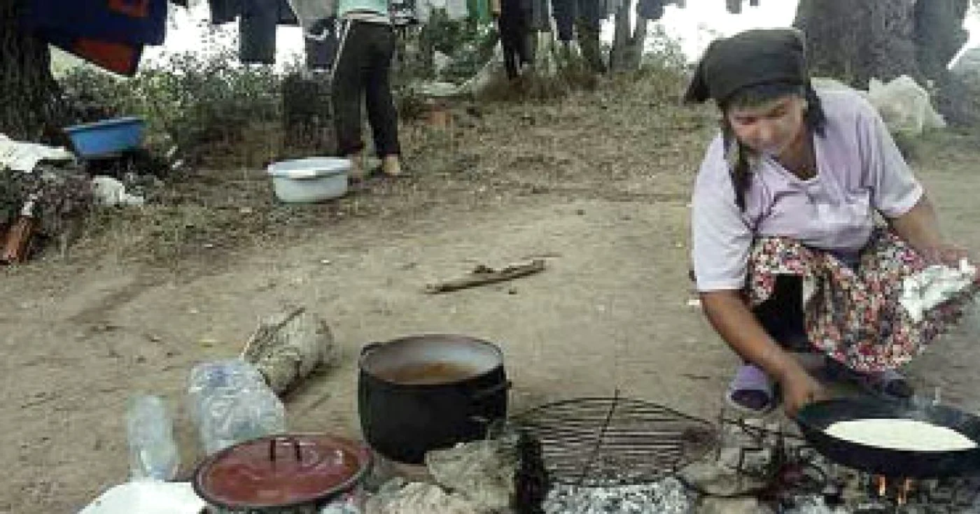 99 de români, evacuaţi din tabere ilegale