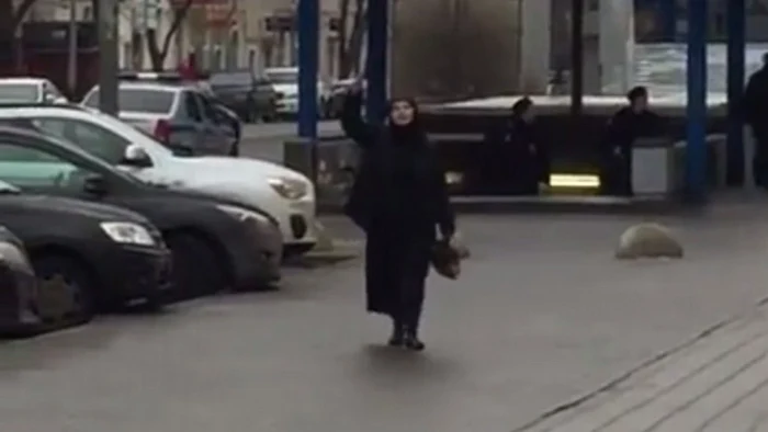 Femeia striga că este o teroristă şi ameninţa că va provoca o explozie FOTO rt.com