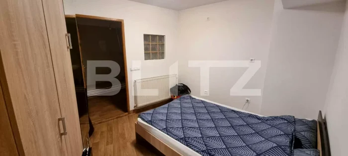 Dormitorul fără ferestre al „apartamentului”. FOTO: Blitz
