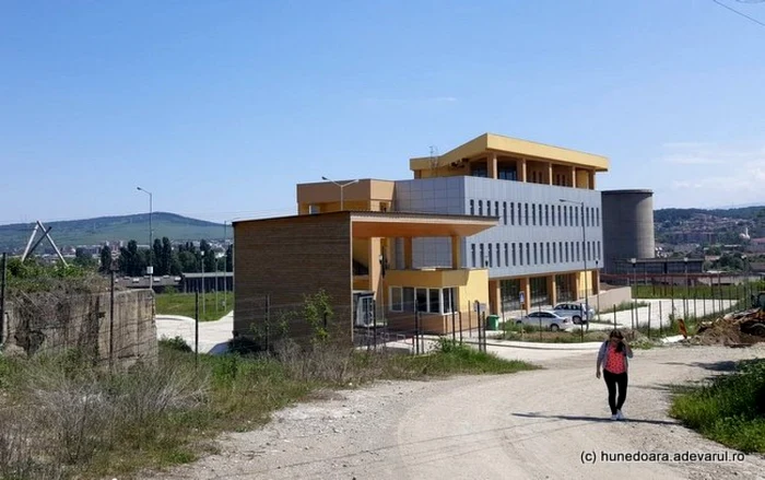 Clădirea centrului de afaceri din Hunedoara. FOTO: Daniel Guţă. ADEVĂRUL.