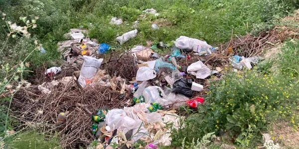 gunoaie aruncate domeniu public sat poienarei comuna corbi