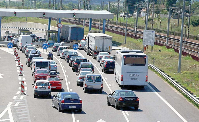 În plin sezon estival se formează cozi la stația de taxare