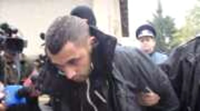 Târgu-Jiu: Video/ Poliţiştii de la Crimă Organizată au confiscat o sută de carduri clonate