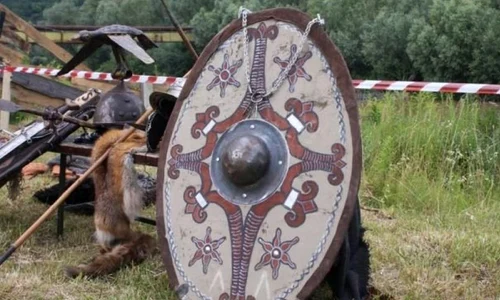 Celţii s au întâlnit cu dacii la Beclean  Prima ediţie a festivalului celtic, animată cu costume, concerte şi arme jpeg