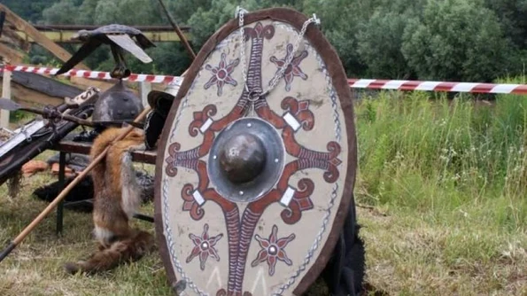 Celţii s au întâlnit cu dacii la Beclean Prima ediţie a festivalului celtic, animată cu costume, concerte şi arme jpeg
