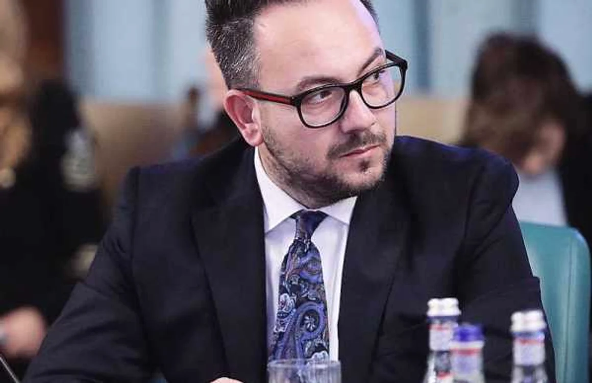 Alin Ignat conducea o maşină cu numere de înmatriculare expirate. Sursa foto: Facebook