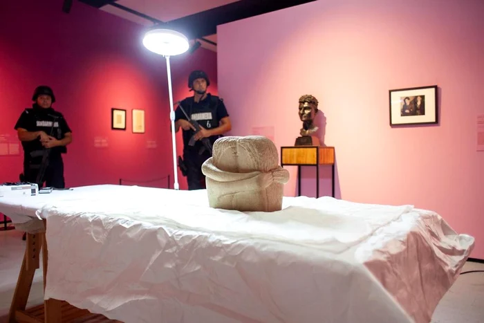 „Sarutul” Constantin Brâncuși, Art Safari (1) jpg