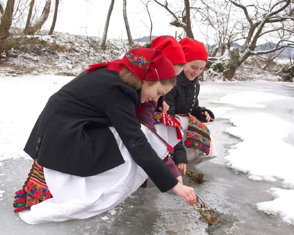Fetele aflau dacă vor avea un soț bogat ori nu FOTO Muzeul de Etnografie Baia Mare