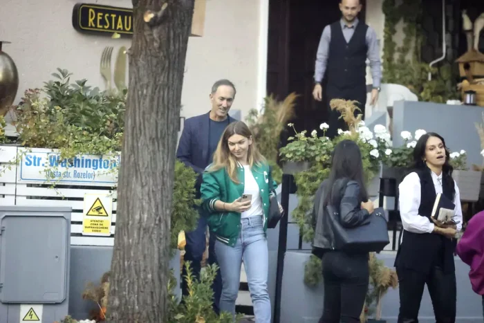 Simona Halep și Darren Cahill, la plecarea din restaurant. Foto ProSport