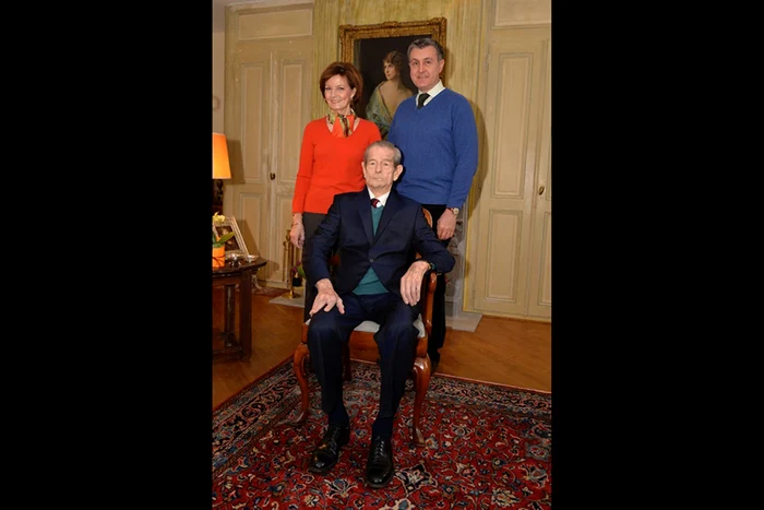 Regele Mihai, alături de Principesa Margareta şi de Principele Radu Duda FOTO: www.familiaregala.ro