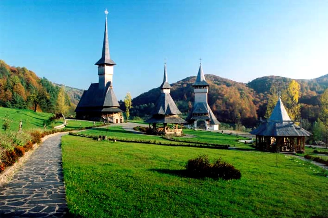 
    National Geographic spune că în Maramureș se vede „cea mai frumoasă imagine a Căii Lactee”   
