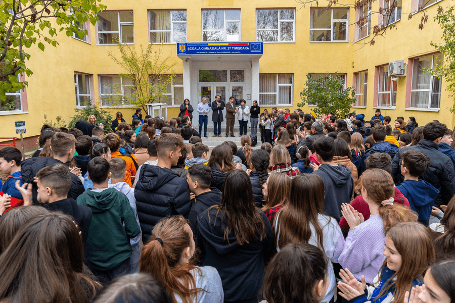 Elevii se întorc miercuri la cursuri. Următoarea vacanţă, la decizia inspectoratelor şcolare