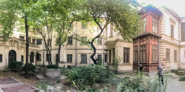  Maşina a fost grav avariată 