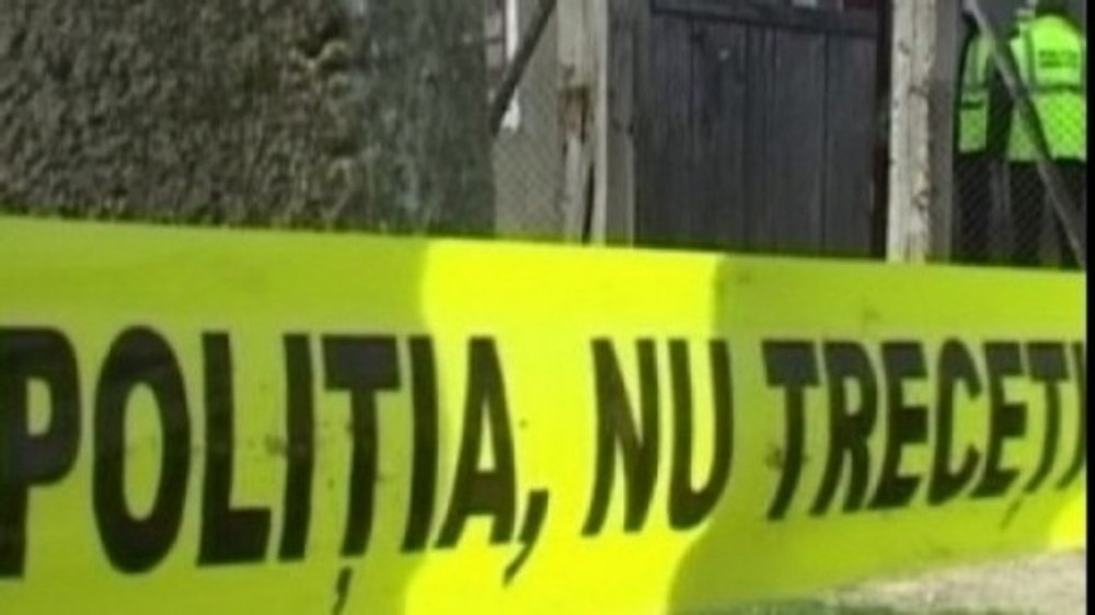  Descoperire macabră. O femeie, găsită moartă în casă cu un cuţit înfipt în piept. Concubinul ei, principalul suspect