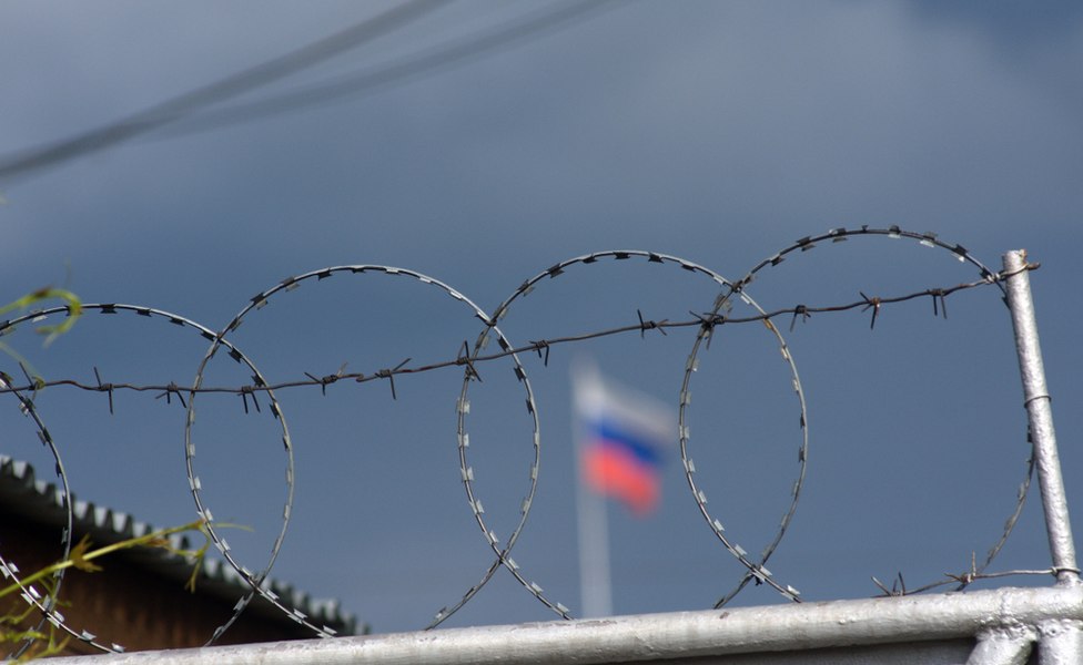 UPDATE Forţele speciale au ucis mai mulţi deţinuţi care luaseră ostatici într-un centru pentru arest preventiv din Rusia