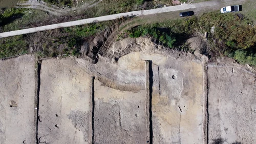 descoperire arheologica Suici foto Muzeul National de Istorie a Romaniei si Muzeul Judetean Valcea (1 jpg