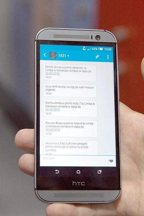 
    Profesorii trec notele, absenţele şi observaţiile în  catalogul digital. Datele ajung la părinţi pe loc  