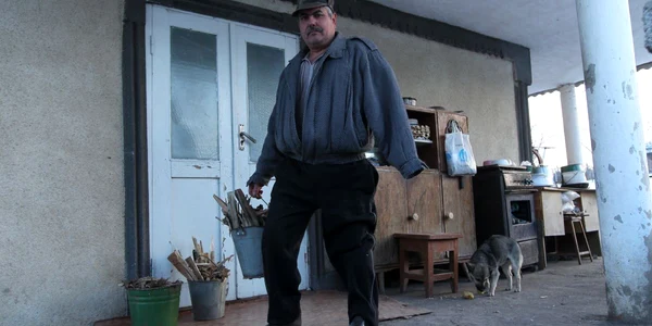 Grigore Badașcu a învățat să se descurce singur pe lângă casă