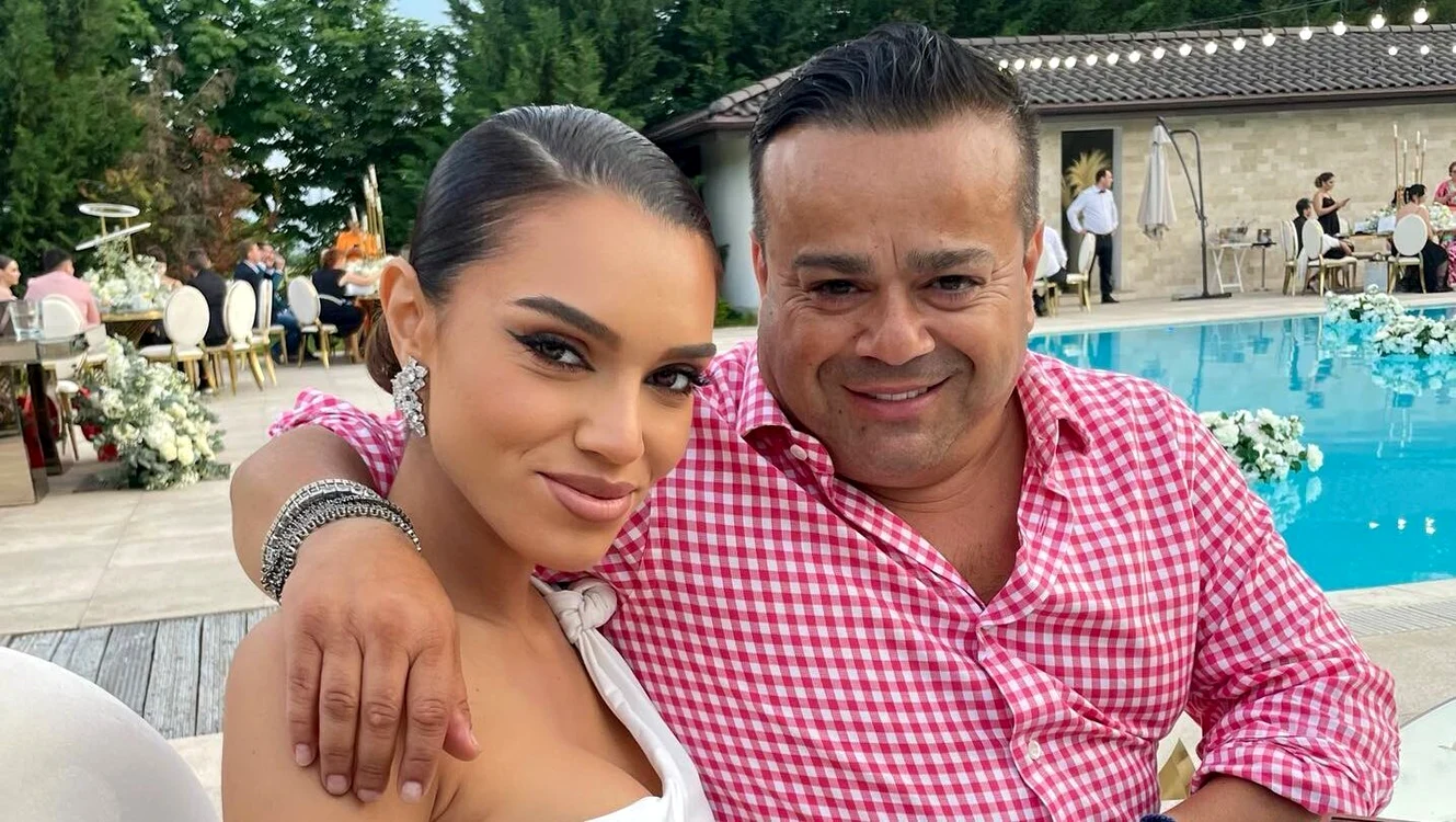 Karmen Simionescu alături de tatăl ei, Adrian Minune
