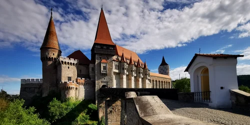 Castelul Corvinilor din Hunedoara  Foto Daniel Guță (1) jpg