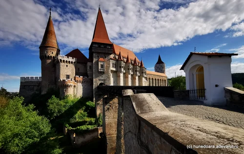 Castelul Corvinilor din Hunedoara  Foto Daniel Guță (1) jpg