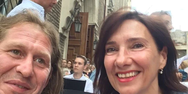 Carmen Iohannis şi Mircea Solcanu la Biserica Catolică din Constanţa Sursa Instagram Mircea Solcanu