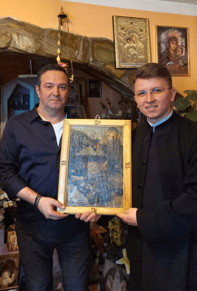Daniel Buzdugan, turist în vestul țării. A descoperit icoana lui Arsenie Boca lăcrimând și pita preferată a lui Ceaușescu 