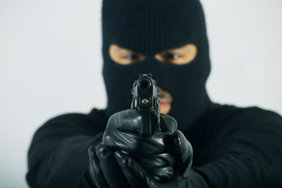 Cum a luat naștere sindromul Stockholm. Povestea jafului celebru din 1973: ostaticii au ajuns să-i iubească pe răpitori