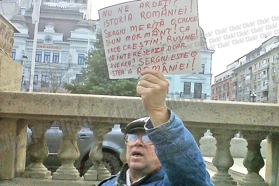 Sergiu Nicolaescu, în sicriu (Fotografii: Sorin Puiu/Alex Muscaliu/Wowbiz.ro)
