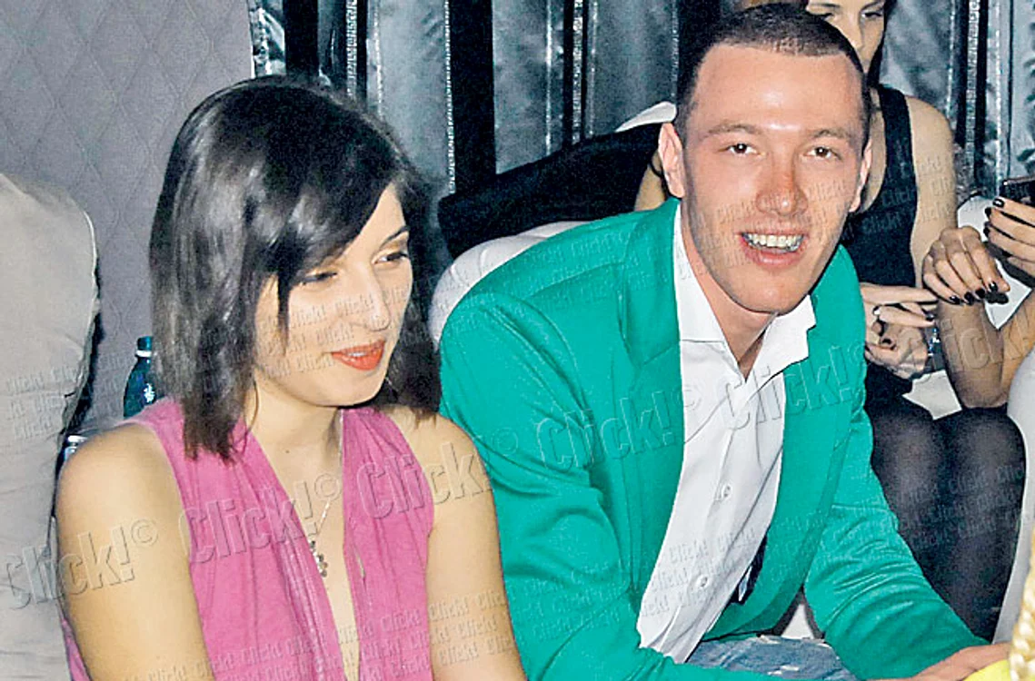 Ştefan are  lipici la fete,  mai ales că  sora sa  e vedetă