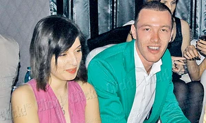 Ştefan are  lipici la fete,  mai ales că  sora sa  e vedetă jpeg