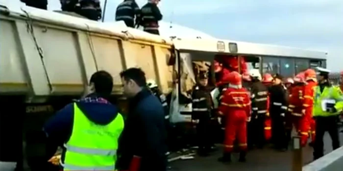 23 de echipaje de salvatori se află la fața locului (captură Digi24)