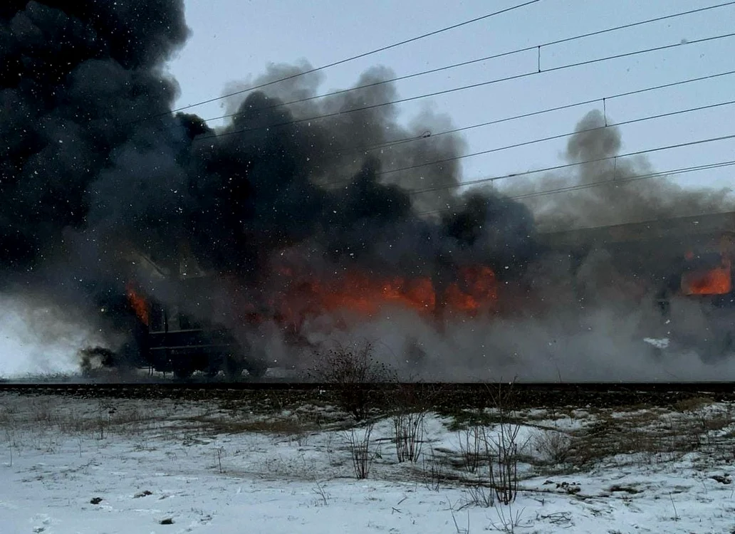 Un vagon a luat foc, 70 de persoane au fost evacuate FOTO: ISU Olt