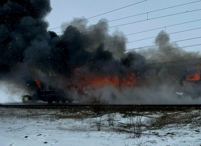 Un vagon a luat foc, 70 de persoane au fost evacuate FOTO: ISU Olt