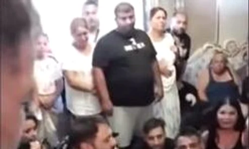 Florin Salam a cântat la căpătâiul lui Emi Pian, aflat într un sicriu cu geam și aer condiționat jpeg