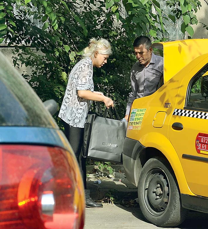 Ora 9.33. Misha pleacă  cu un taxi spre Hotel  Alexander din Pipera