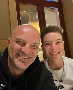 Dan Capatos, alături de fiul său, Andrei Instagram