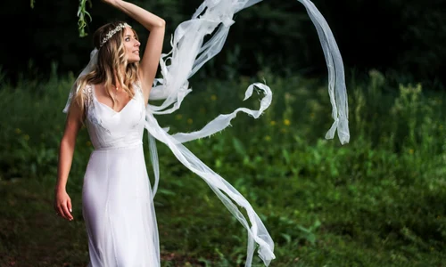 Laura Cosoi 008 jpeg