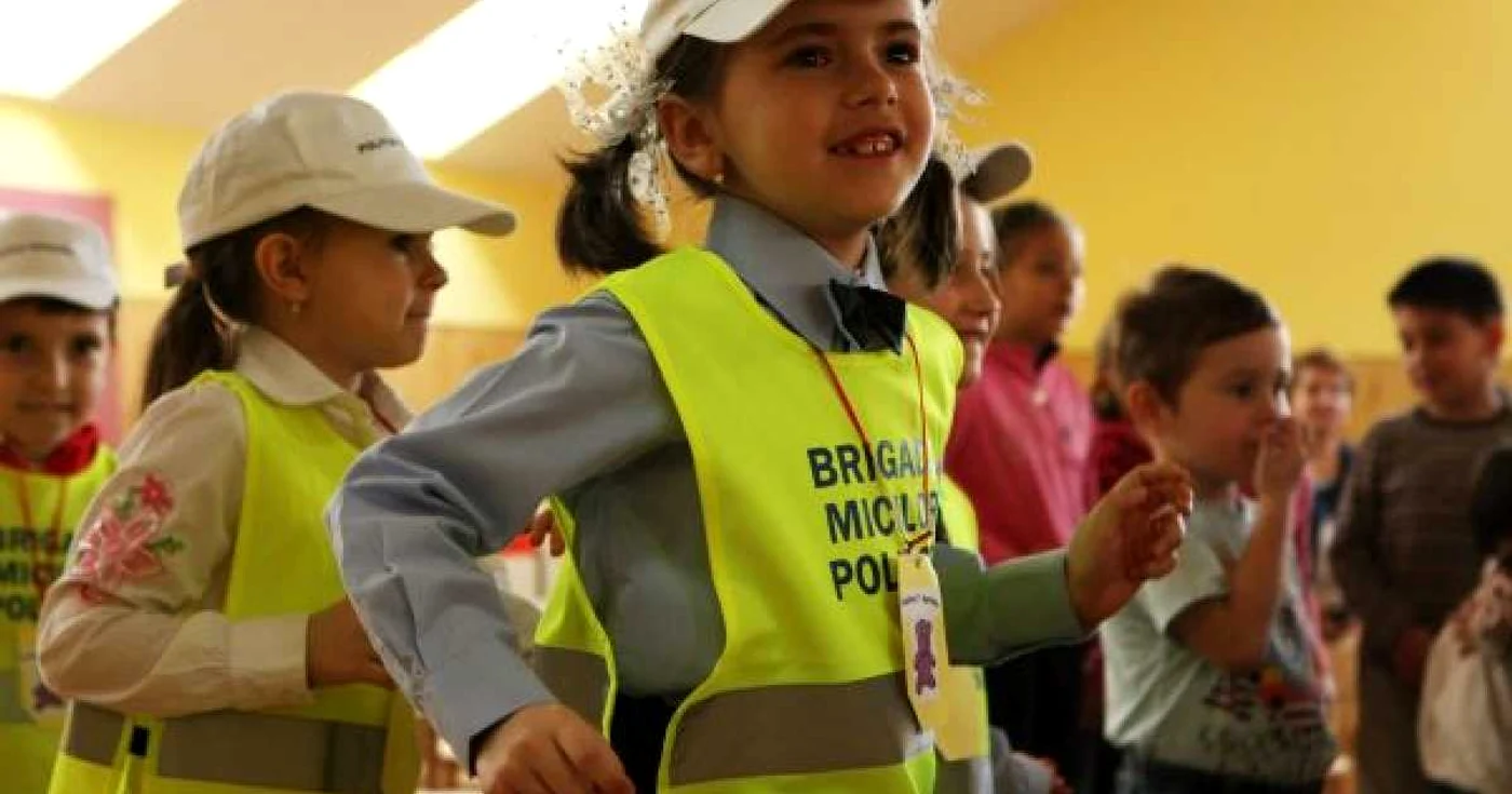 Elevii au învăţat cum se prind hoţii Foto: Stelian Grăjdan 