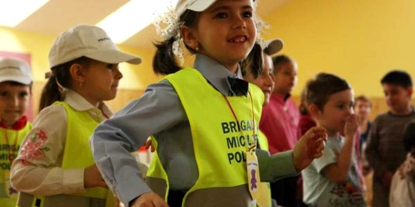 Elevii au învăţat cum se prind hoţii Foto: Stelian Grăjdan 
