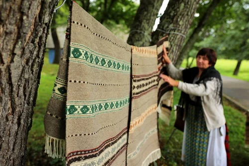 Meșter popular Rodica Crăcană din Costești Vâlcea creator de scoațe oltenești Foto Nicoleta Alexandra