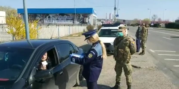 militari in strada