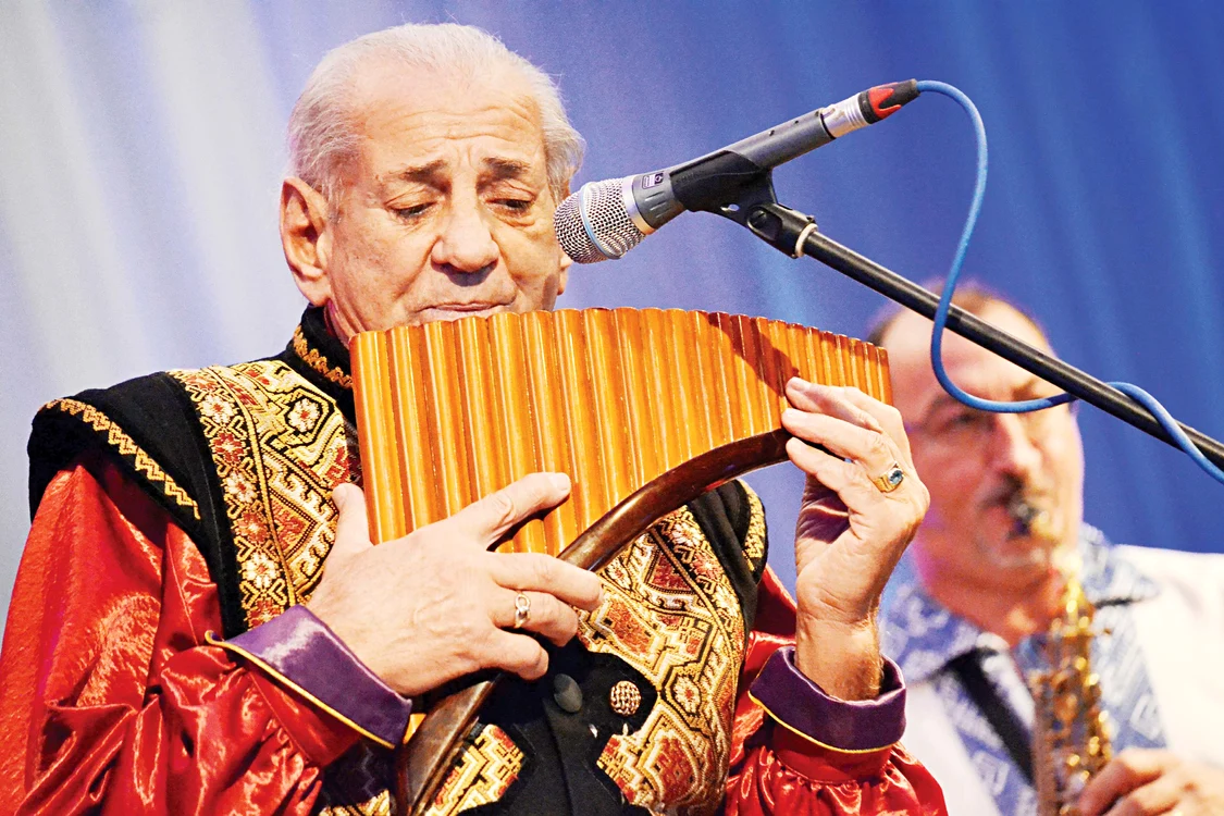 
    Gheorghe Zamfir a avut o viaţă extrem de tumultoasă în spatele scenei  