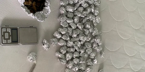 Canabis și cocaină confiscate în urma unor percheziții în Râmnicu Vâlcea Foto DIICOT jpeg