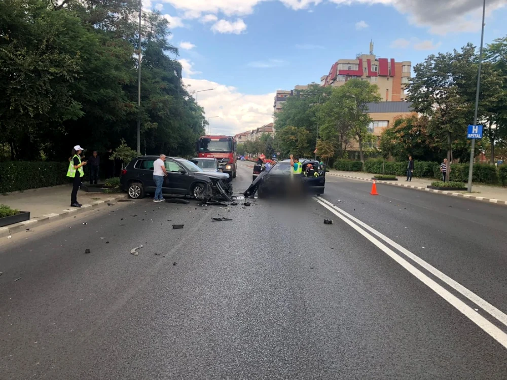 Coliziune pe principalul bulevard din Râmnicu Vâlcea soldată cu cinci victime printre care trei copii Foto Adevărul