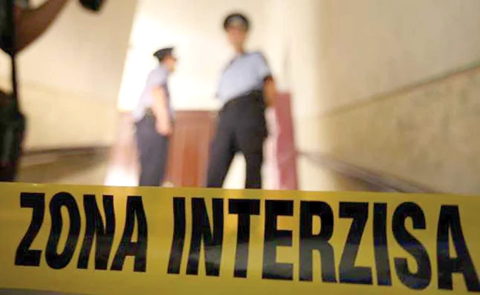 Bărbatul s-a spânzurat în casa scării