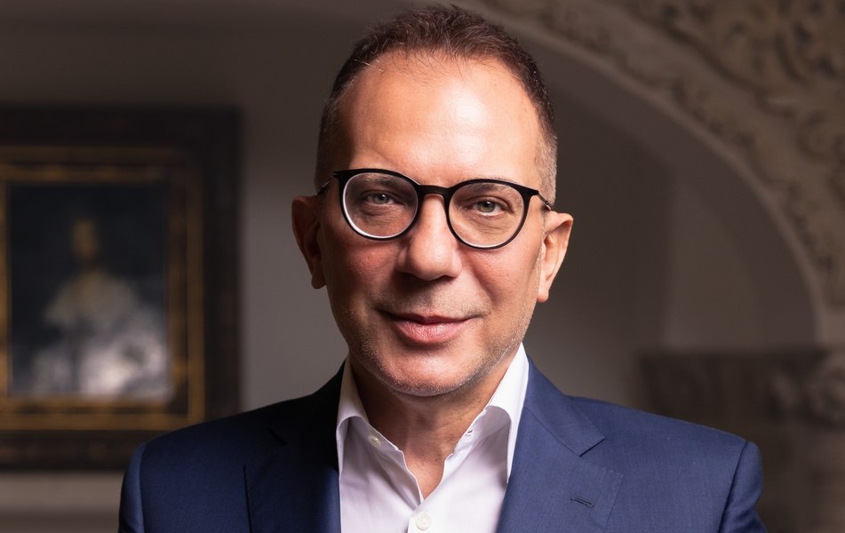 Cazul chiriei de lux de la EximBank: Directorul Halalai, încă în funcție, la 3 luni după ce Bolojan a cerut demiterea
