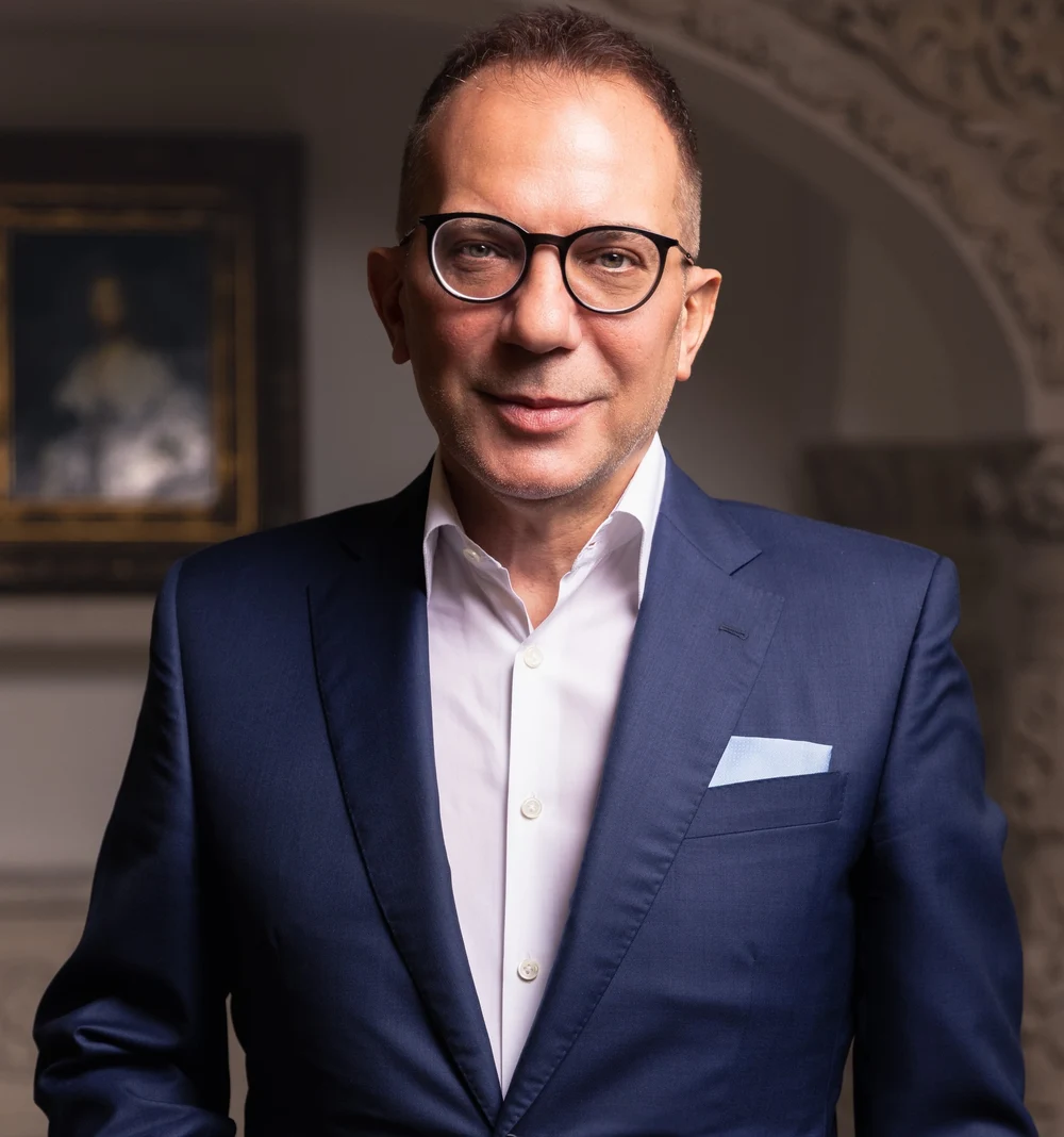 Cazul chiriei de lux de la EximBank: Directorul Halalai, încă în funcție, la 3 luni după ce Bolojan a cerut demiterea