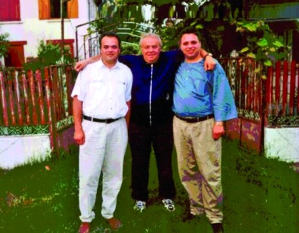 Alexandru Arșinel și cei doi băieți ai luifoto: arhivă personală