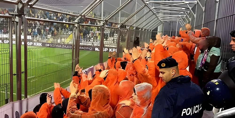 Fanii Rapidului boicotează derbyul cu Dinamo pentru un motiv pueril. Polonezii își susțin favoriții chiar și din cuști